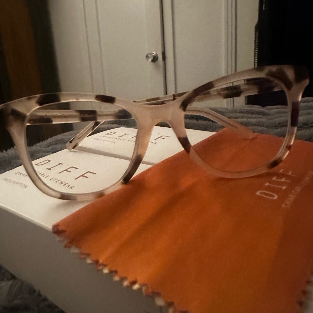 ❌ SOLD ❌ Diff Carina Cream Tortoise Prescription Eyeglass Frames - Picture 5 of 10